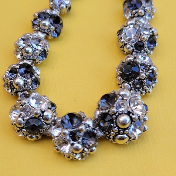 Silver Gray Collar Necklace with earrings - Picture 9 of 9